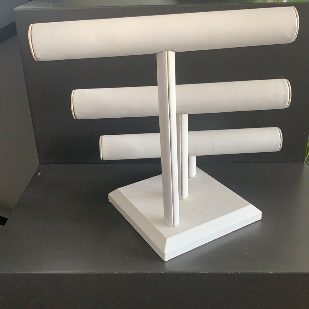 Brand new never used bracelet holder - Picture 2 of 5